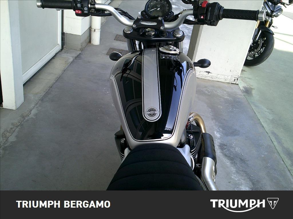 TRIUMPH Street Scrambler 900 