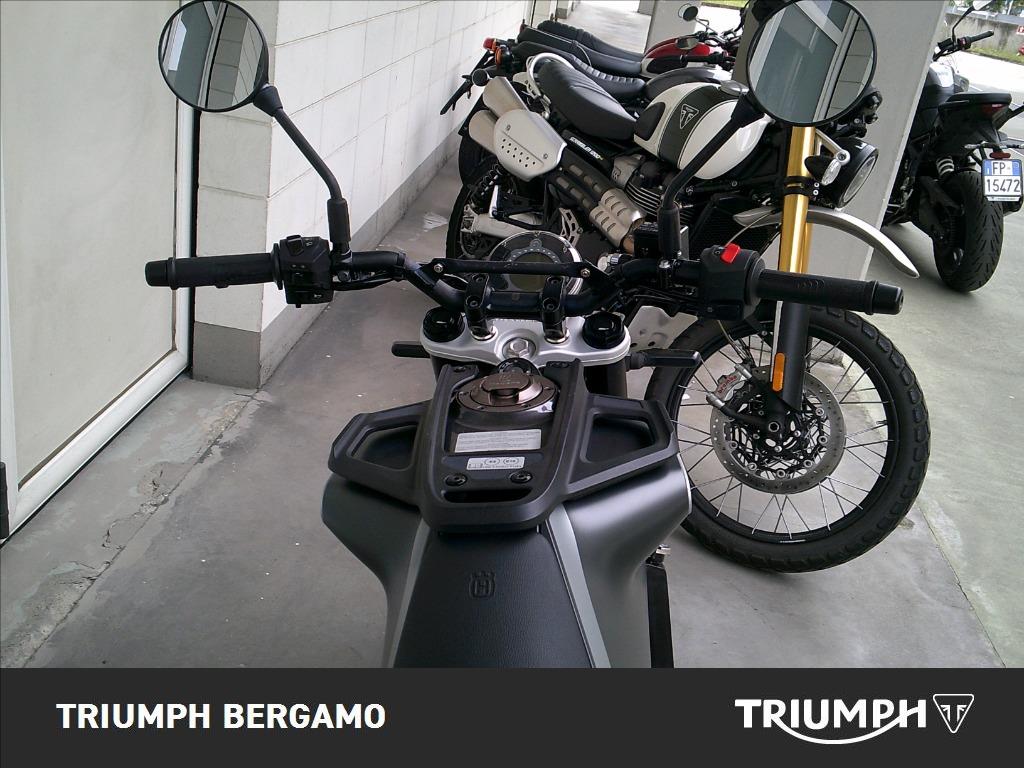 HUSQVARNA Svartpilen 125 4T